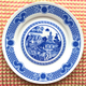 Illustration for article titled Sci-fi Chinese porcelain plates show giant robots and alien invasions
